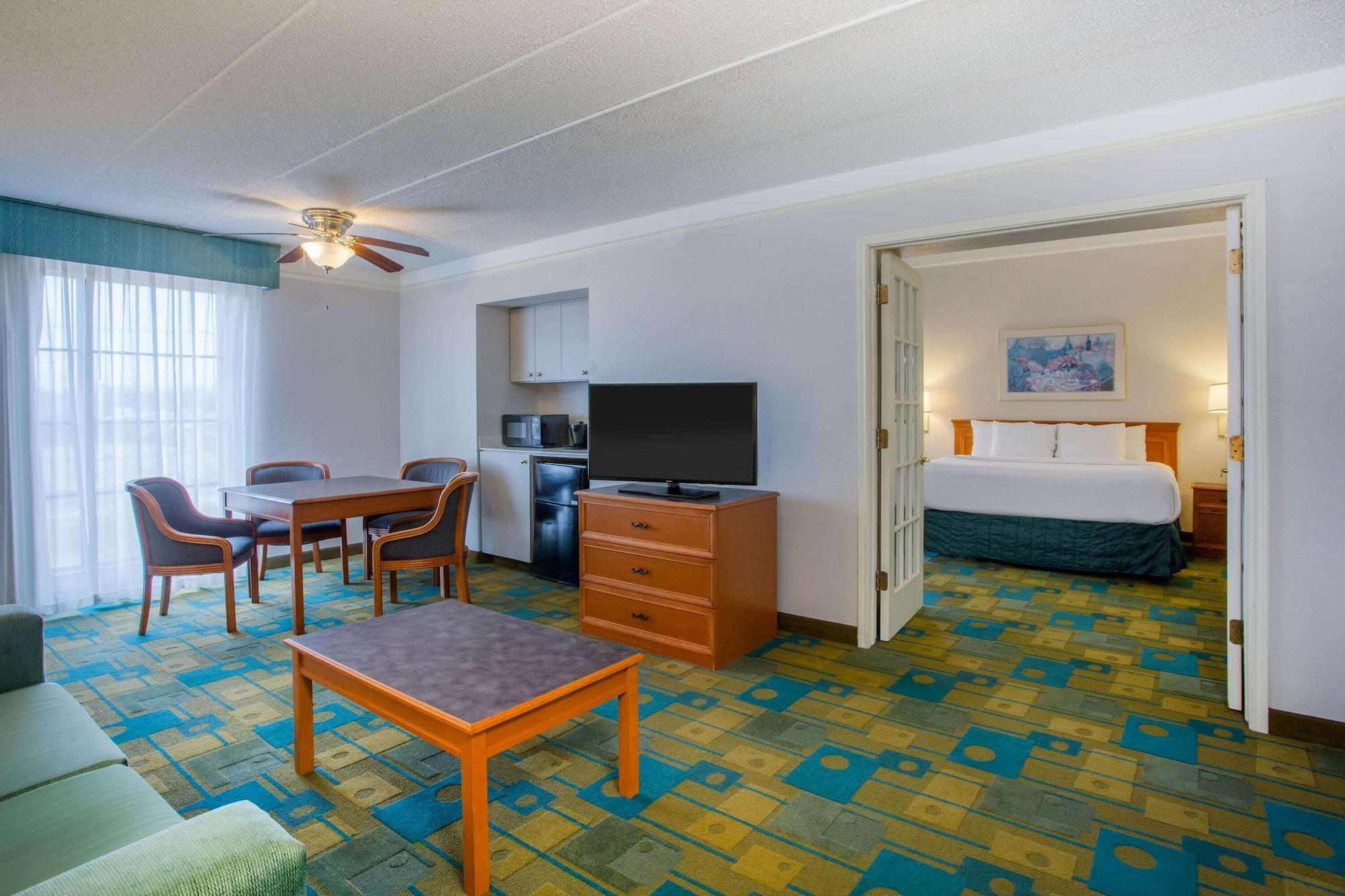 La Quinta Inn by Wyndham Norfolk Virginia Beach Exterior foto