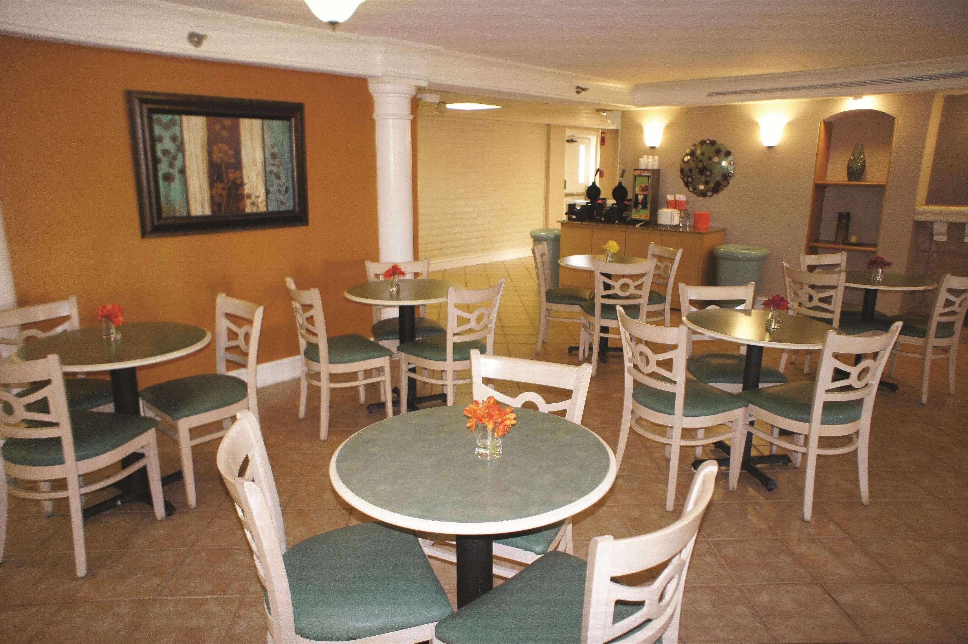 La Quinta Inn by Wyndham Norfolk Virginia Beach Exterior foto