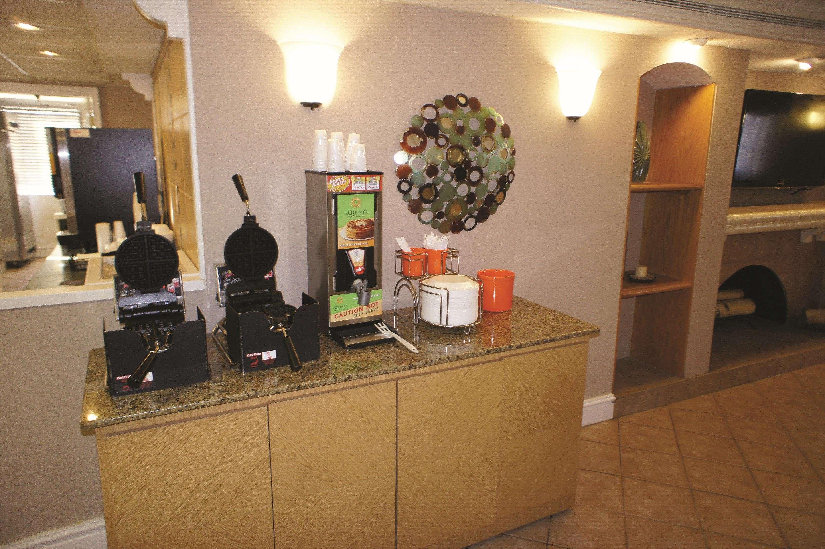 La Quinta Inn by Wyndham Norfolk Virginia Beach Exterior foto